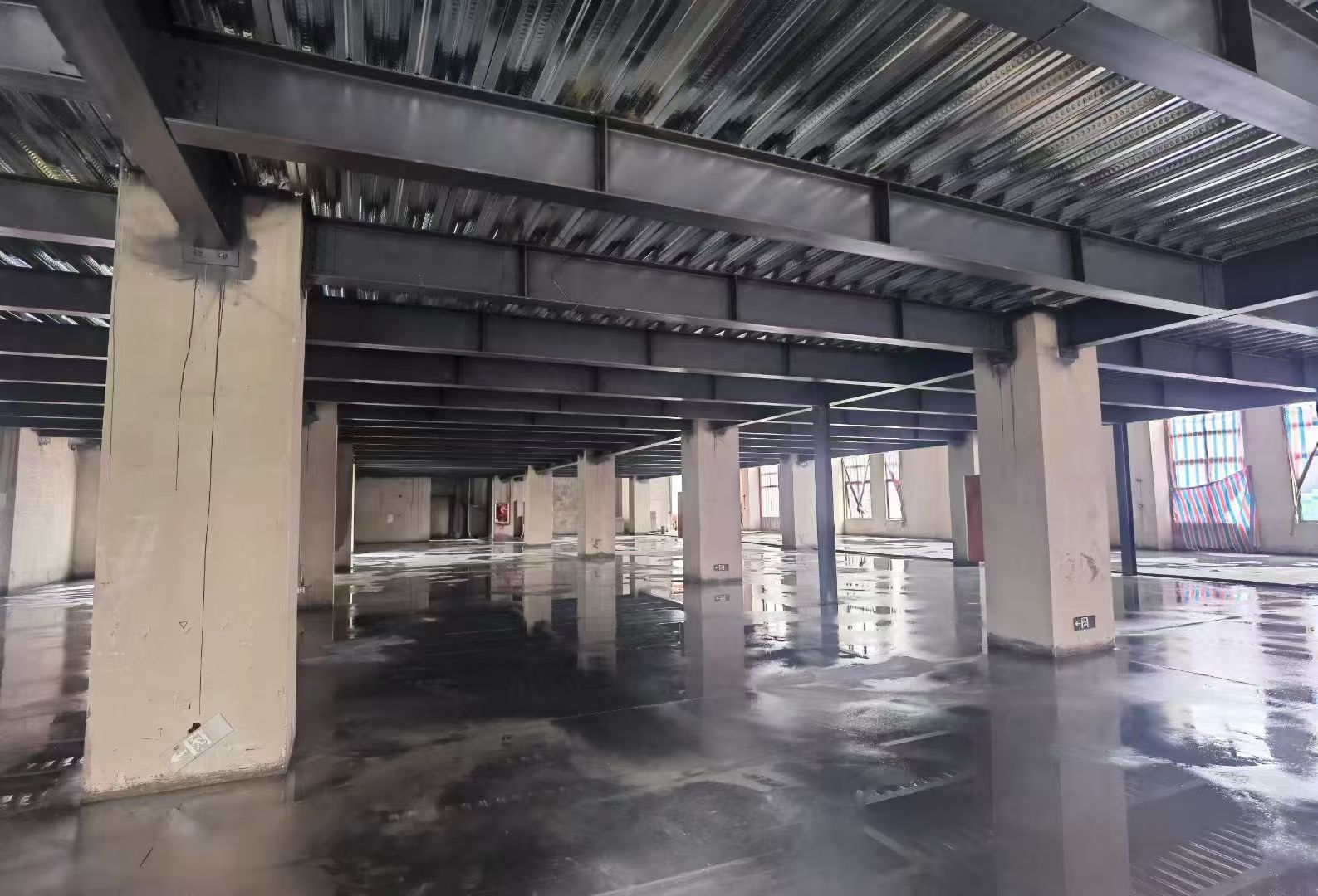 全息投影科技办公装修设计:中朗恒建筑装饰专业规划光影交织的办公美学